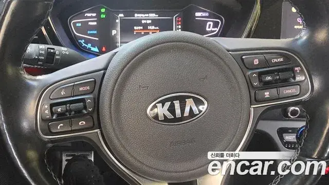 Kia Niro 2019 — Фото 12/20