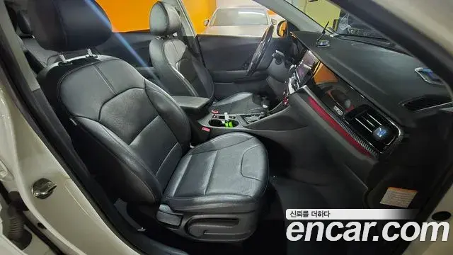 Kia Niro 2019 — Фото 16/20