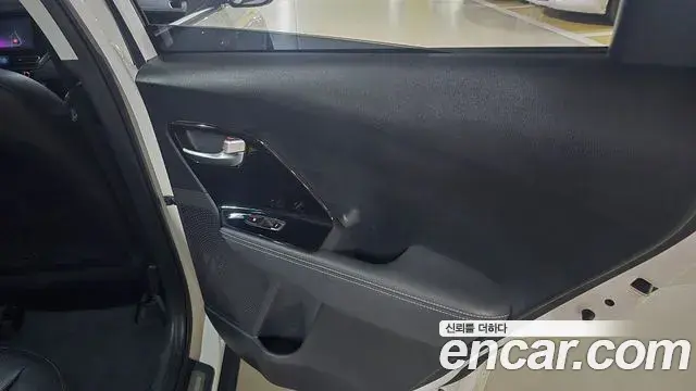 Kia Niro 2019 — Фото 18/20