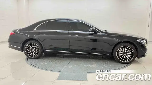 Mercedes-Benz S-Class 2025 — Фото 4/20