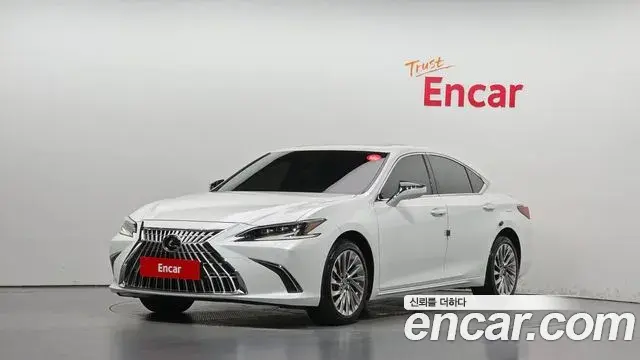 Lexus ES300h 2025 — Фото 1/20