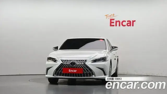 Lexus ES300h 2025 — Фото 3/20
