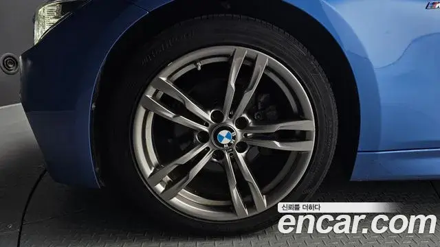 BMW 3 Series 2018 — Фото 5/20