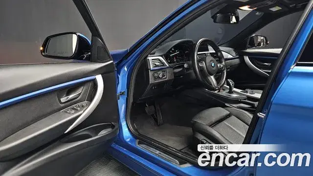 BMW 3 Series 2018 — Фото 10/20