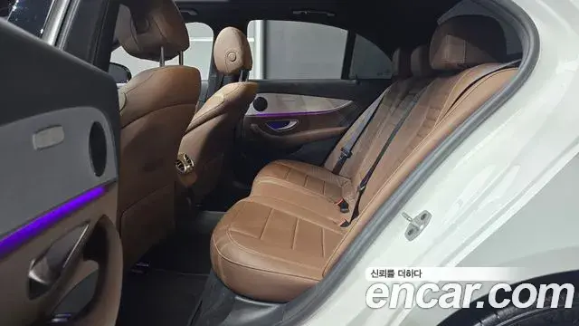 Mercedes-Benz E-Class 2020 — Фото 12/20