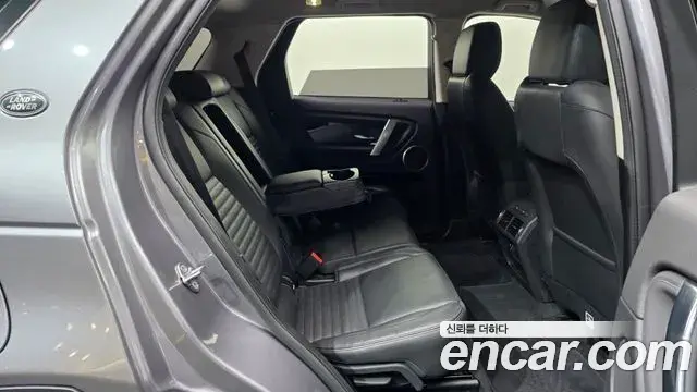 Land Rover Discovery Sport 2021 — Фото 12/20