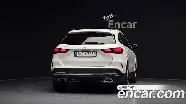 Mercedes-Benz GLA-Class 2025 — Фото 4/20
