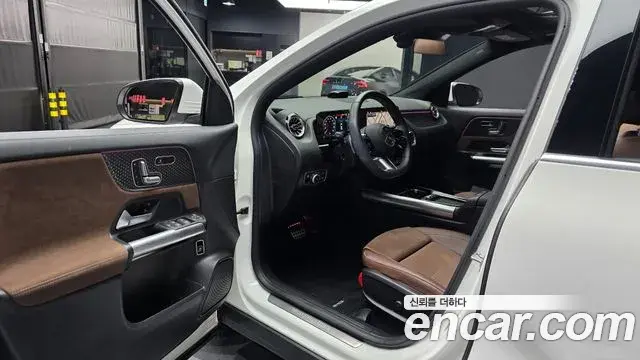 Mercedes-Benz GLA-Class 2025 — Фото 10/20