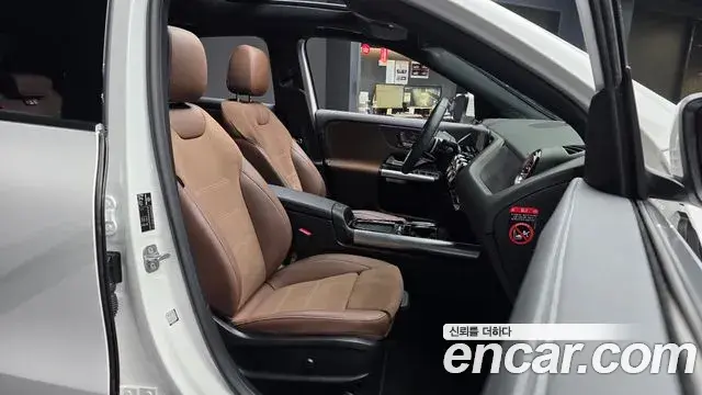 Mercedes-Benz GLA-Class 2025 — Фото 11/20