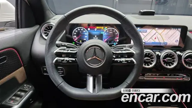 Mercedes-Benz GLA-Class 2025 — Фото 13/20