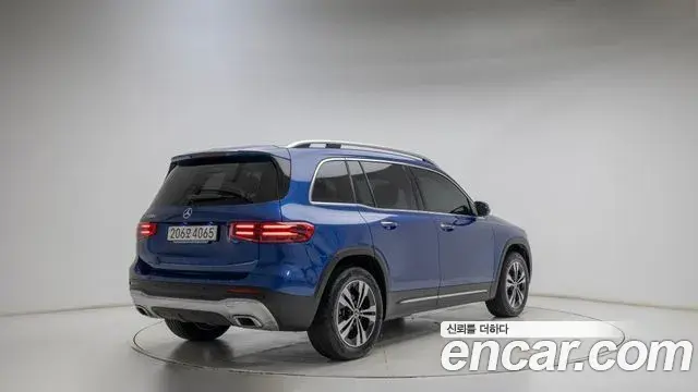 Mercedes-Benz GLB-Class 2025 — Фото 2/20