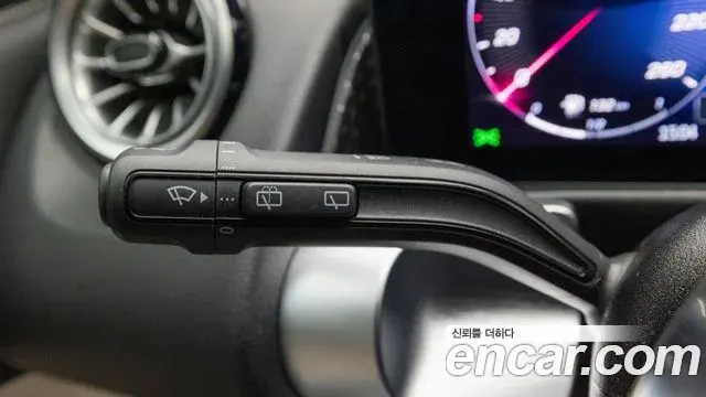 Mercedes-Benz GLB-Class 2025 — Фото 18/20