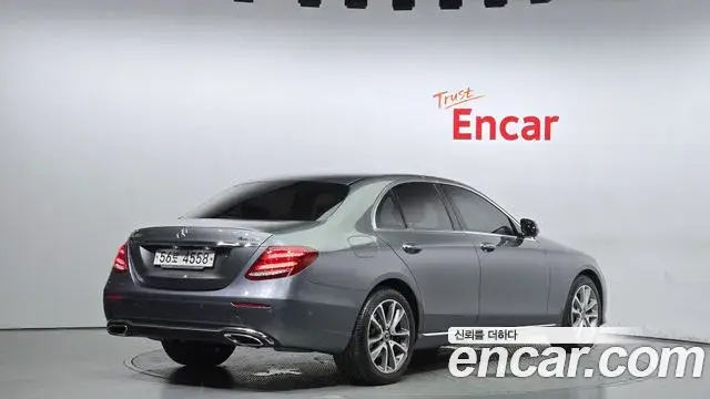Mercedes-Benz E-Class 2019 — Фото 2/20