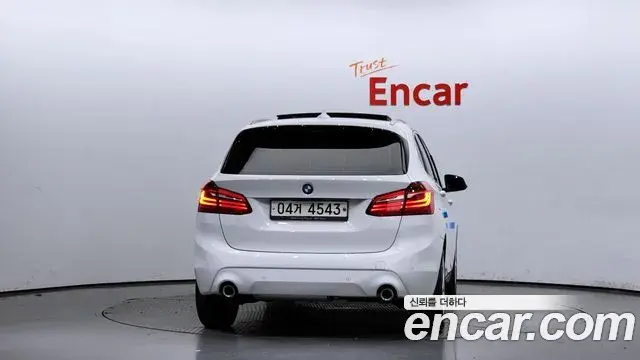BMW 2 Series Active Tourer 2019 — Фото 3/20