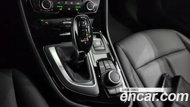 BMW 2 Series Active Tourer 2019 — Фото 8/20