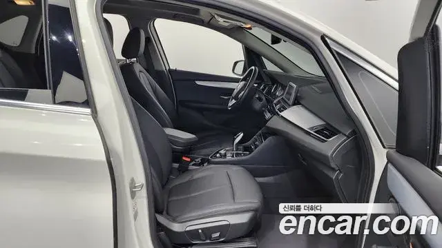 BMW 2 Series Active Tourer 2019 — Фото 10/20