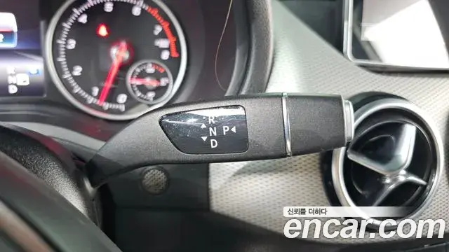 Mercedes-Benz B-Class 2018 — Şəkil 14/20