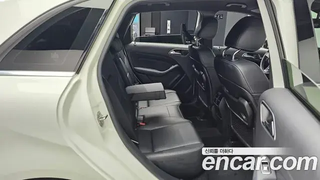 Mercedes-Benz B-Class 2018 — Şəkil 17/20