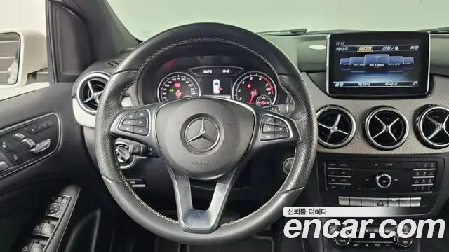 Mercedes-Benz B-Class 2018 — Şəkil 19/20