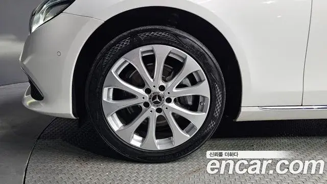 Mercedes-Benz E-Class 2020 — Фото 5/20