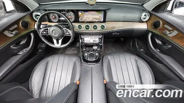 Mercedes-Benz E-Class 2020 — Фото 7/20