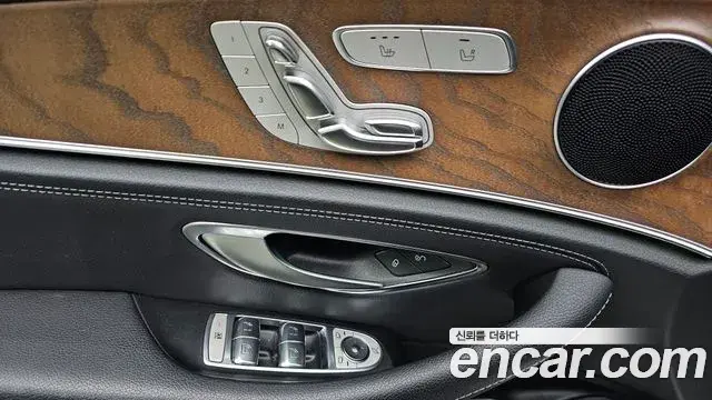 Mercedes-Benz E-Class 2020 — Фото 12/20