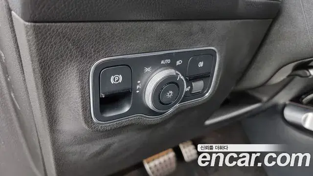 Mercedes-Benz GLB-Class 2021 — Şəkil 15/20