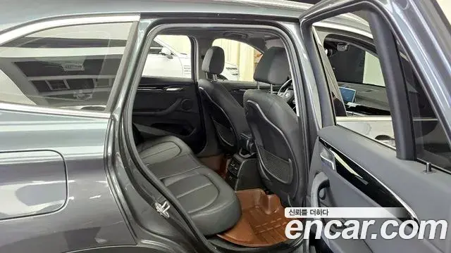 BMW X1 2022 — Фото 12/20