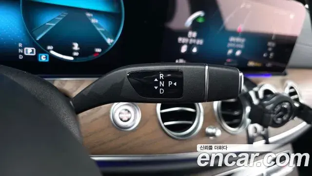 Mercedes-Benz E-Class 2021 — Şəkil 18/20
