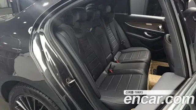 Mercedes-Benz E-Class 2021 — Şəkil 17/20