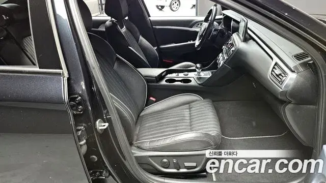 Genesis G70 2019 — ფოტო 19/20