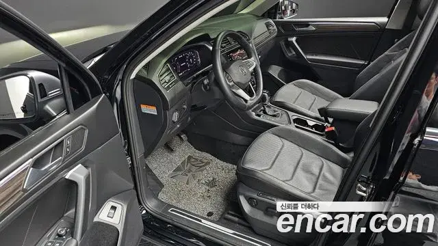 Volkswagen Tiguan Allspace 2022 — Photo 8/21