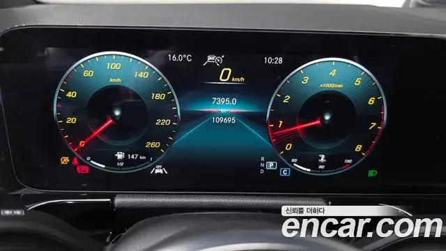 Mercedes-Benz GLA-Class 2021 — Şəkil 18/20