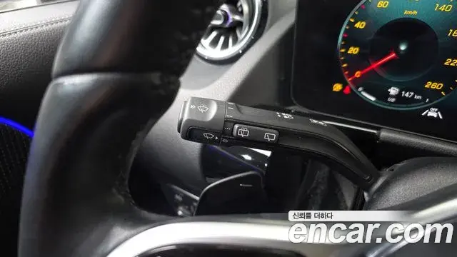 Mercedes-Benz GLA-Class 2021 — Şəkil 12/20