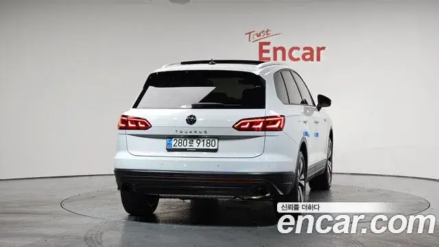 Volkswagen Touareg 2023 — ფოტო 12/20