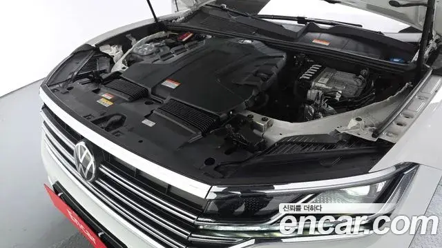 Volkswagen Touareg 2023 — ფოტო 16/20