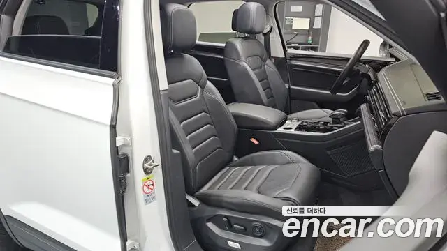 Volkswagen Touareg 2023 — ფოტო 1/20