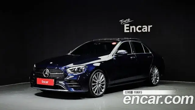 Mercedes-Benz E-Class 2020 — Photo 1/20