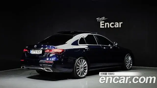 Mercedes-Benz E-Class 2020 — Photo 2/20