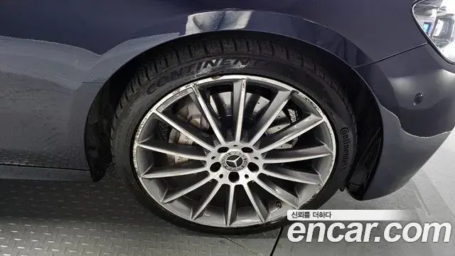Mercedes-Benz E-Class 2020 — Photo 5/20