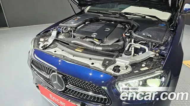 Mercedes-Benz E-Class 2020 — Photo 6/20