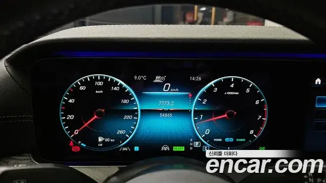 Mercedes-Benz E-Class 2020 — Photo 8/20