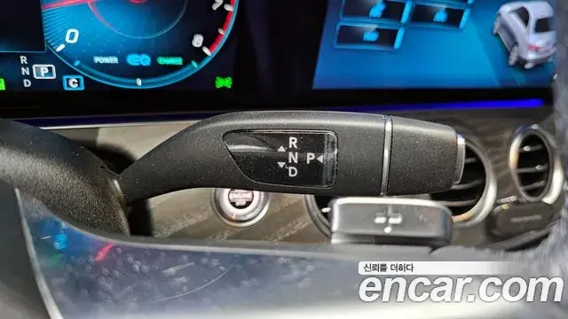 Mercedes-Benz E-Class 2020 — Photo 9/20