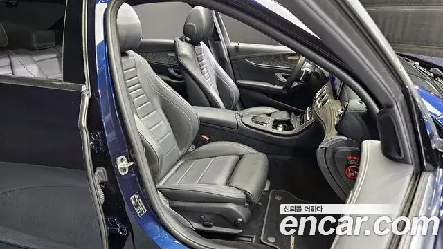 Mercedes-Benz E-Class 2020 — Photo 12/20