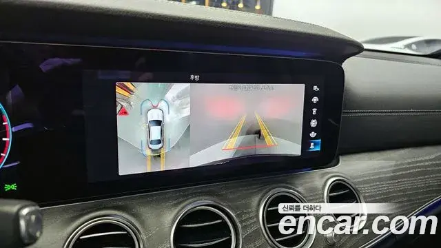Mercedes-Benz E-Class 2020 — Photo 17/20