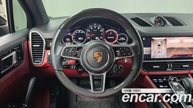 Porsche Cayenne 2021 — ფოტო 4/20