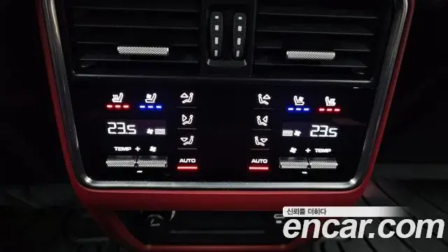 Porsche Cayenne 2021 — ფოტო 18/20