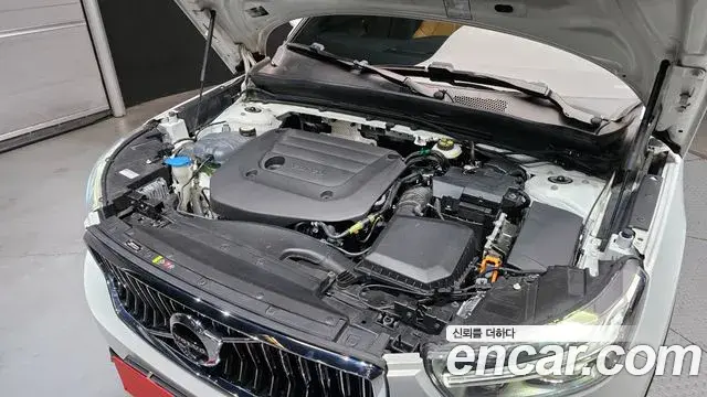 Volvo XC40 2020 — ფოტო 2/20