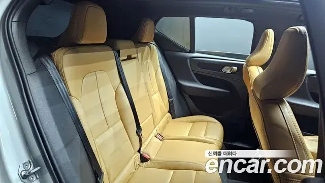 Volvo XC40 2020 — ფოტო 1/20