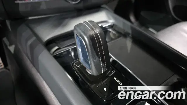 Volvo XC60 2021 — ფოტო 9/20